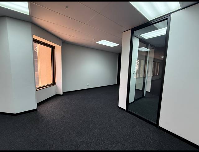 129M² OFFICE TO LET IN PARKTOWN
